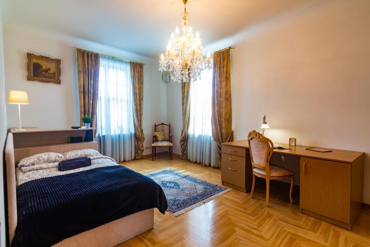 Classic Style Apartment In The Center Of Riga Eksteriør billede