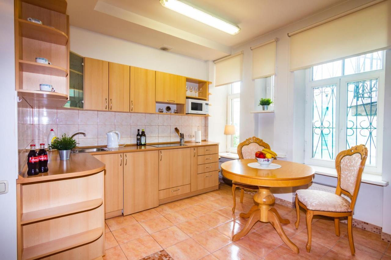 Classic Style Apartment In The Center Of Riga Eksteriør billede