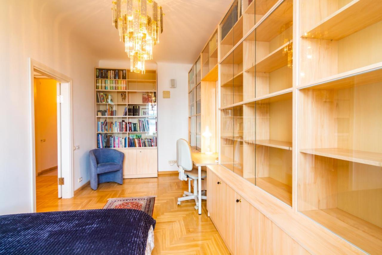 Classic Style Apartment In The Center Of Riga Eksteriør billede