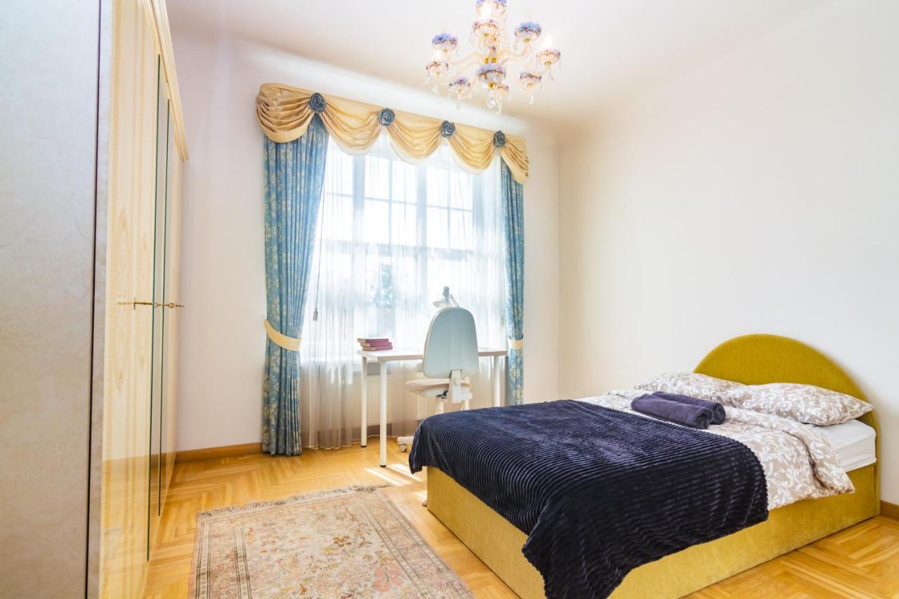 Classic Style Apartment In The Center Of Riga Eksteriør billede