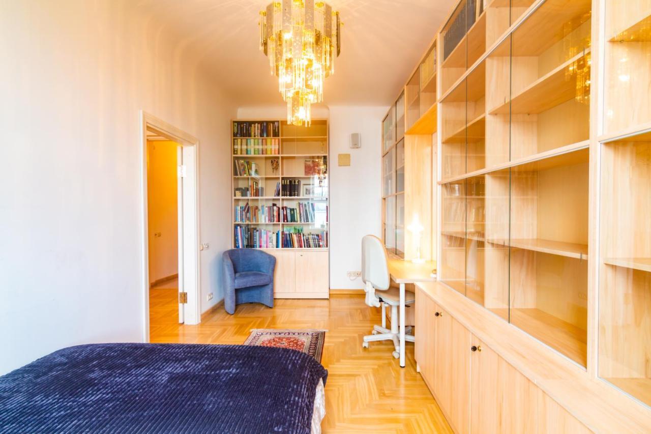 Classic Style Apartment In The Center Of Riga Eksteriør billede