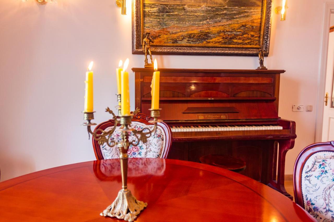 Classic Style Apartment In The Center Of Riga Eksteriør billede