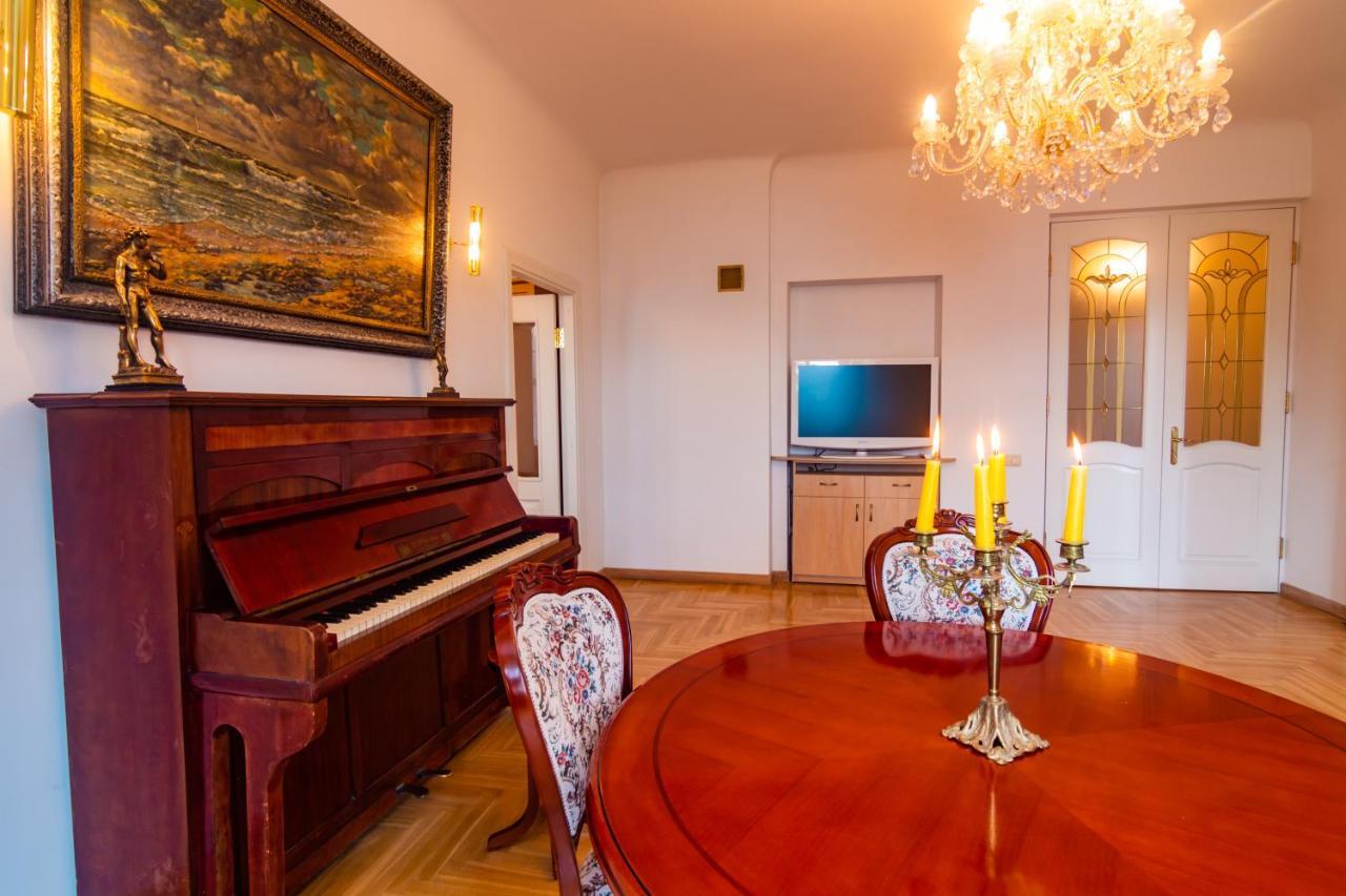 Classic Style Apartment In The Center Of Riga Eksteriør billede