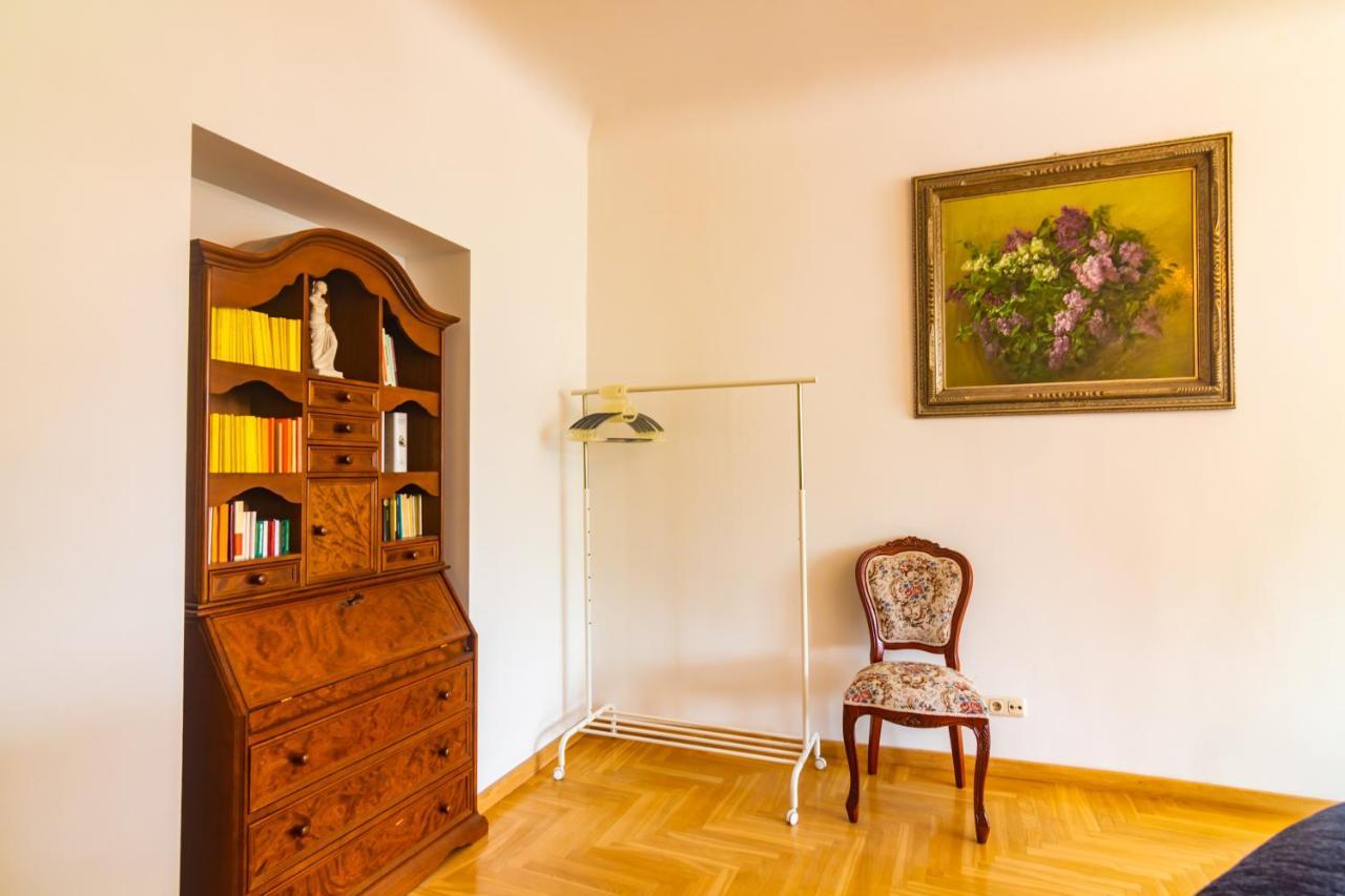 Classic Style Apartment In The Center Of Riga Eksteriør billede